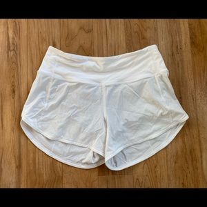 Lululemon speed up white 4” midrise shorts
